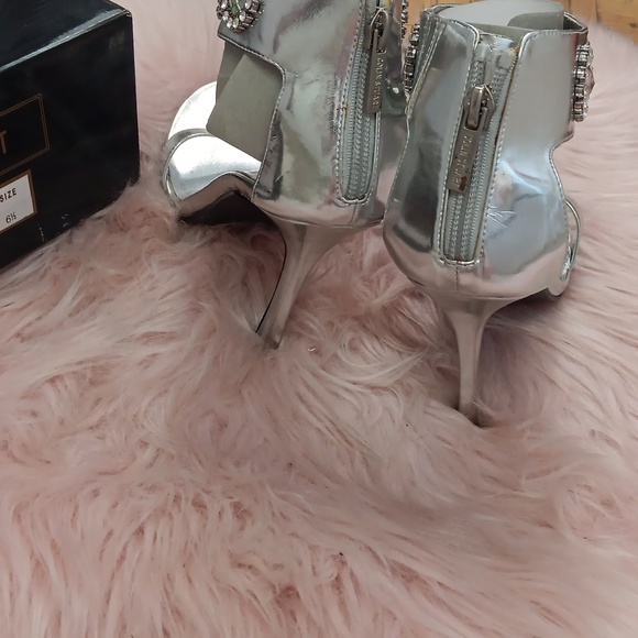 Brand New COLIN STUART ANKLE WRAP RHINESTONE STUDDED HEELS- 6.5 - Picture 2 of 8